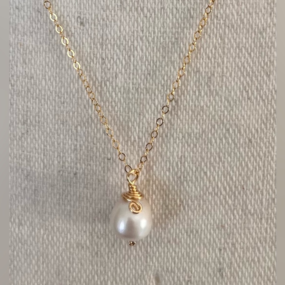14k Gold-Filled Freshwater Pearl Pendant Minimalist Necklace.